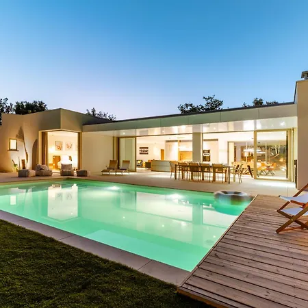 Joy Pool Sauna & River Escape فيلة