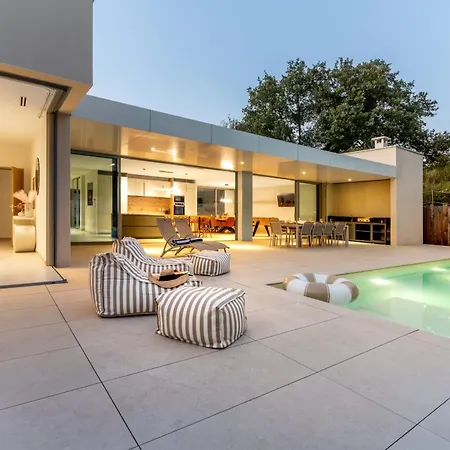 Villa Joy Pool Sauna & River Escape *